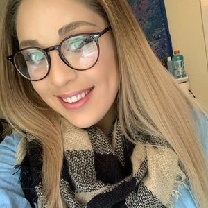 Meet your Posher, Alicia